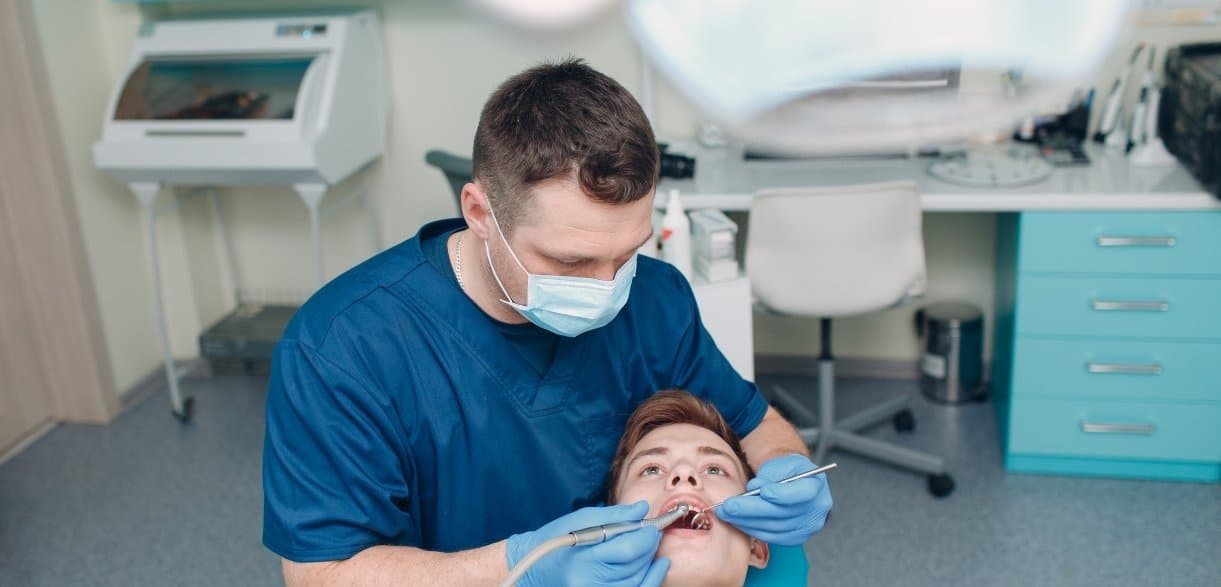 how to handle a dental emergency at home
