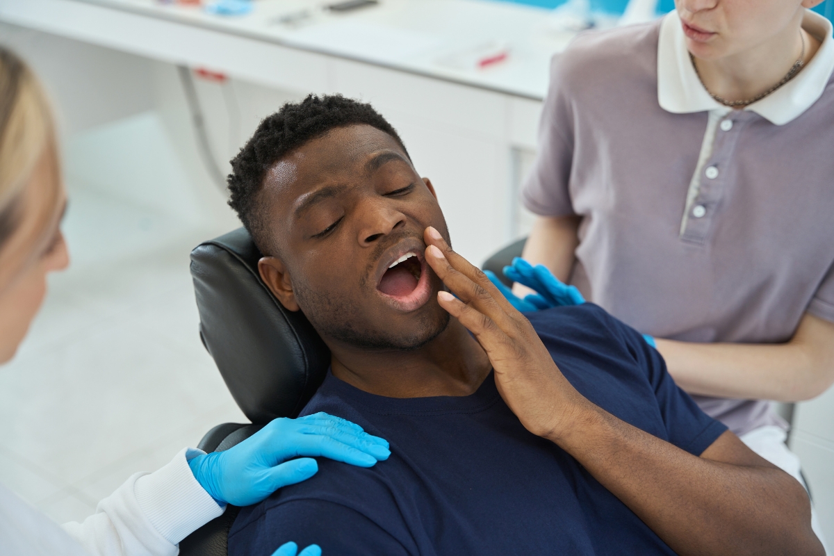 top signs you need an emergency dentist in newton